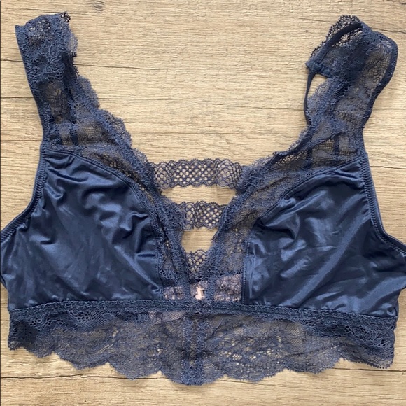Victoria's Secret Other - VS Blue Lace Satin Bralette 💧